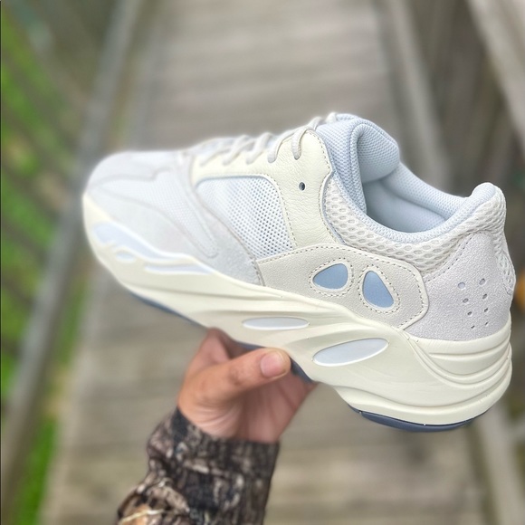 Adidas Yeezy Boost 700 Analog - Picture 2 of 6